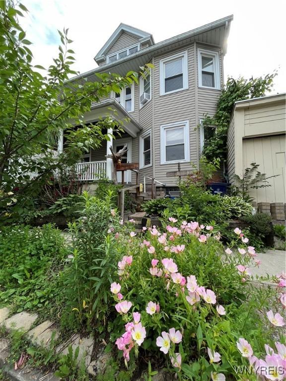 11 Abbottsford Pl, Buffalo, NY 14213 - photo 1