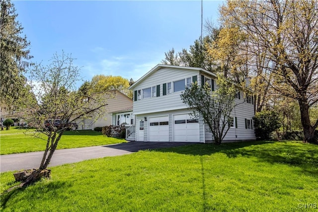 18 Court Knolle, New Hartford, NY 13413 - view of front of house featuring asphalt driveway, an attached garage, and a front lawn