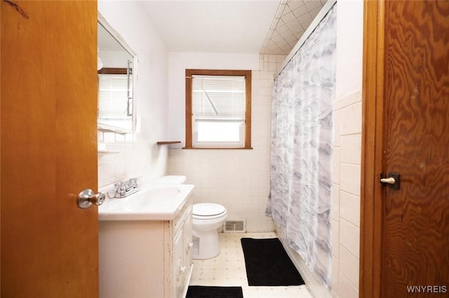 228 N Meadowbrook Pkwy, Cheektowaga, NY 14206 - full bathroom featuring toilet, vanity, tile walls, and a shower with curtain