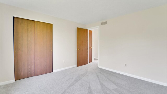 85 Kalyna Dr, Irondequoit, NY 14617 - unfurnished bedroom featuring carpet flooring, baseboards, and a closet
