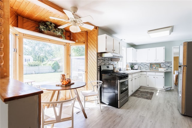 111 Barlow Dr, Greece, NY 14626 - kitchen with gas stove, freestanding refrigerator, light wood finished floors, decorative backsplash, and a ceiling fan