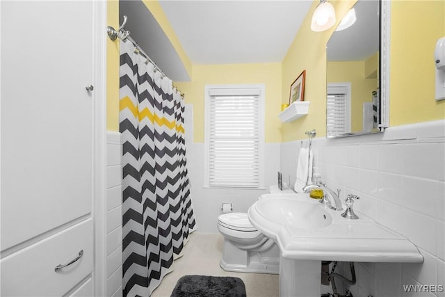 85 Windsor Ave, Buffalo, NY 14209 - full bath with tile walls, wainscoting, toilet, and a shower with curtain