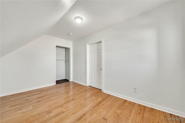 397 14th St, Buffalo, NY 14213 - unfurnished bedroom featuring light wood-style floors, lofted ceiling, baseboards, and a closet