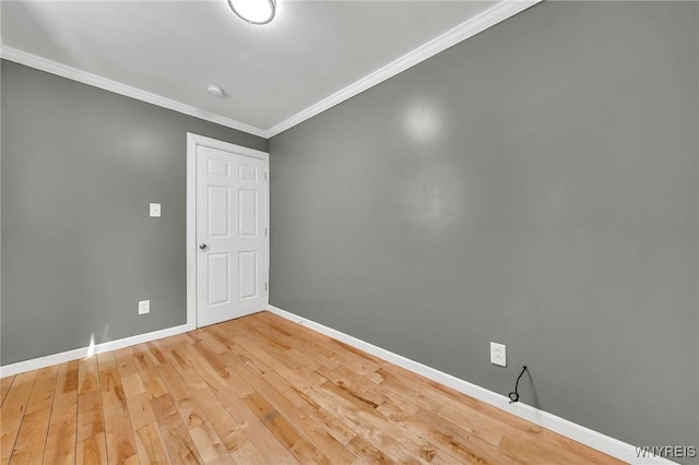 397 14th St, Buffalo, NY 14213 - unfurnished room with baseboards, light wood-style floors, and crown molding