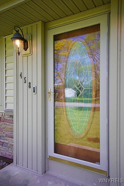 458 Kenwood Dr, Lewiston, NY 14092 - view of property entrance