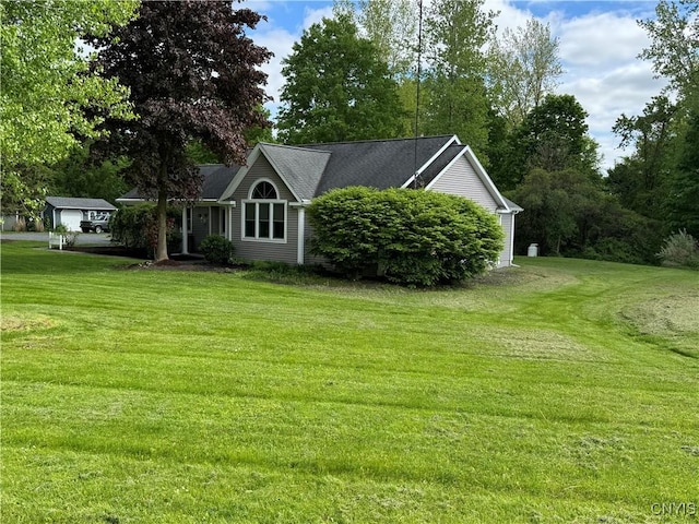 view of green lawn