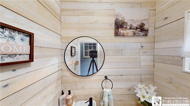 3108 N Main Street Ext, Ellicott, NY 14701 - detailed view of wooden walls