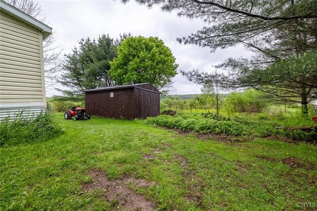 1572 County Route 6, Volney, NY 13069 - view of grassy yard with an outdoor structure