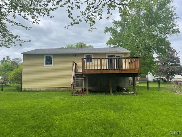 76 Windebank Ln, Manlius, NY 13116 - back of property with stairway and a deck