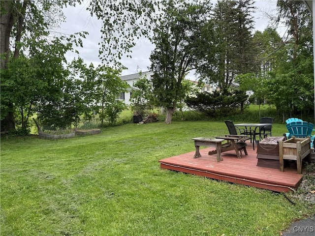 41 Young Ave, New Hartford, NY 13417 - view of green lawn featuring a deck