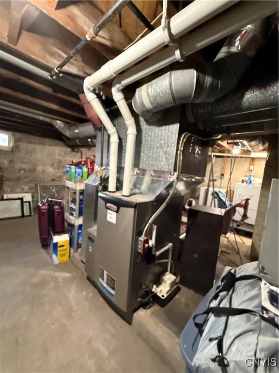 41 Young Ave, New Hartford, NY 13417 - utilities featuring washer / dryer