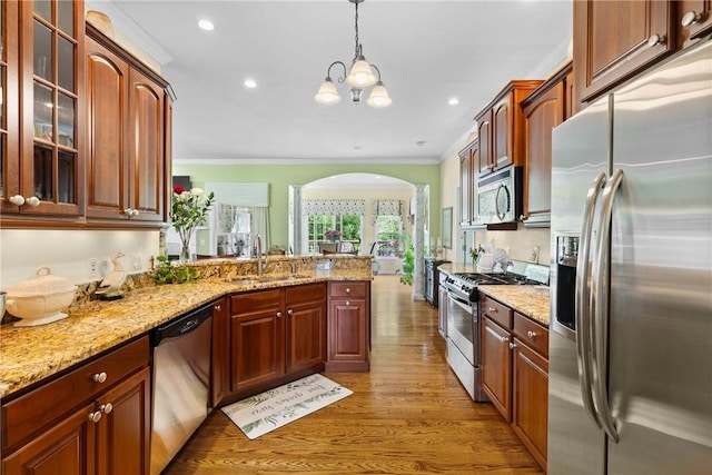 1619 Five Mile Ln Rd, Penfield, NY 14526 - kitchen with stainless steel appliances, a sink, arched walkways, ornamental molding, and a peninsula