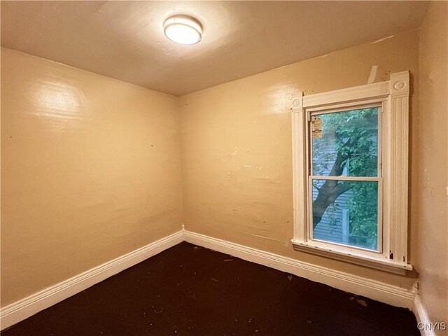 308 Rowland St, Syracuse, NY 13204 - empty room with baseboards