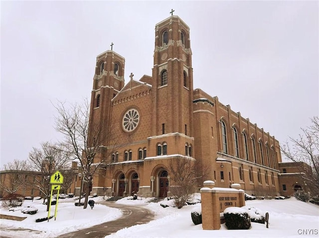 308 Rowland St, Syracuse, NY 13204 - view of snow covered building