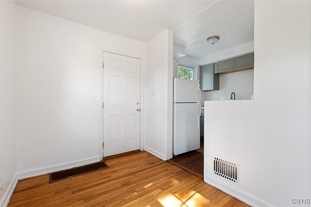 508 W Brighton Ave, Syracuse, NY 13205 - unfurnished room featuring light wood-style flooring, baseboards, and a sink