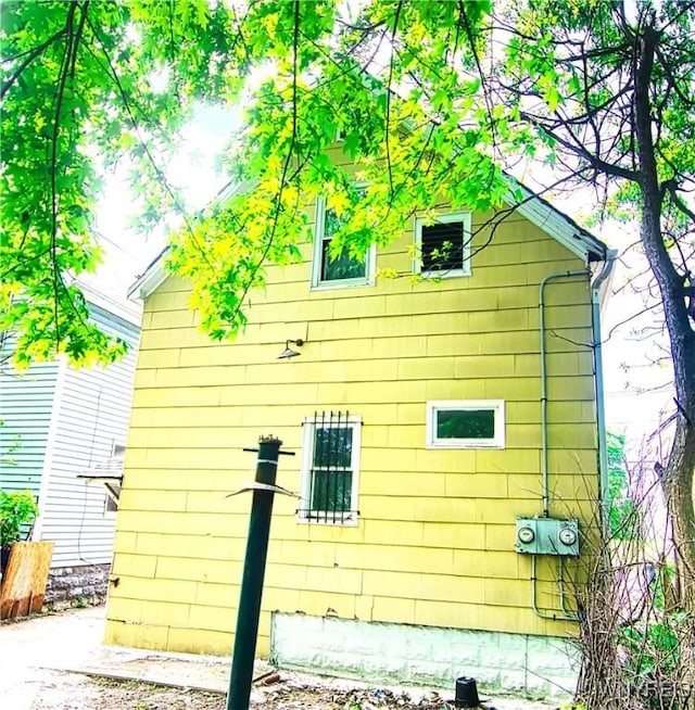 587 Goodyear Ave, Buffalo, NY 14211 - view of side of home
