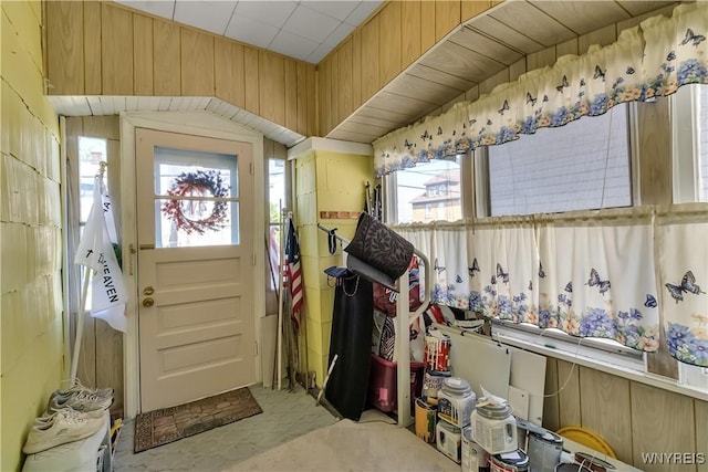 84 Newfield St, Buffalo, NY 14207 - view of foyer entrance