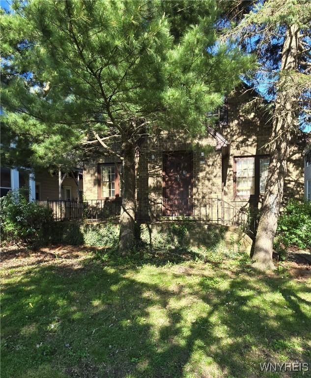 323 Portage Rd, Niagara Falls, NY 14303 - view of green lawn