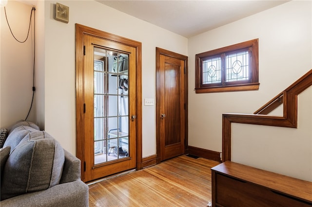 540 List Ave, Irondequoit, NY 14617 - foyer featuring light wood-style flooring and baseboards