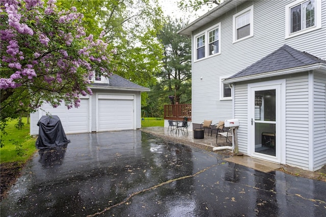 540 List Ave, Irondequoit, NY 14617 - garage with driveway