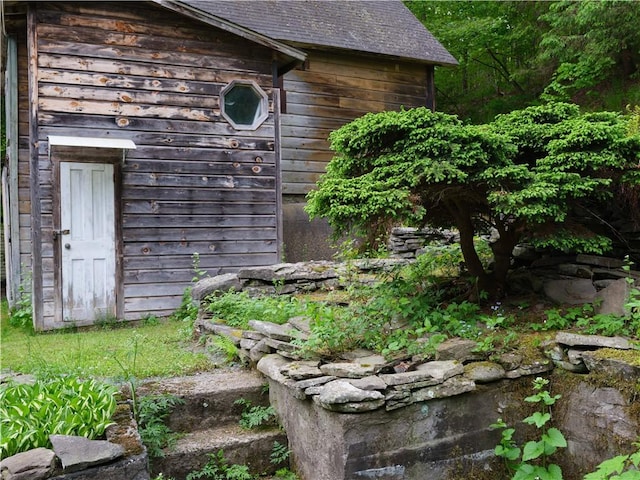 36 Pinetree Ln, Middletown, NY 12430 - exterior view of a shingled roof