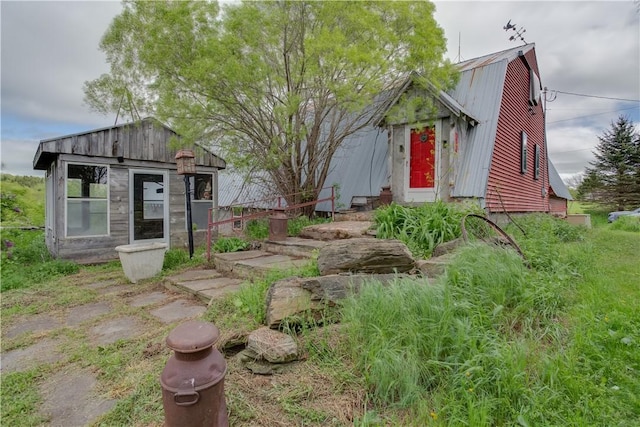 278 Taylor Rd, Jefferson, NY 12167 - view of front of property with a gambrel roof