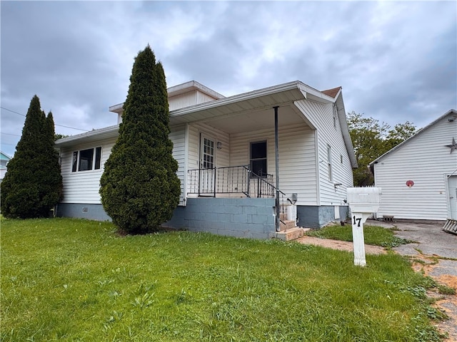 17 Reese St, Galen, NY 14433 - view of front facade featuring covered porch and a front yard