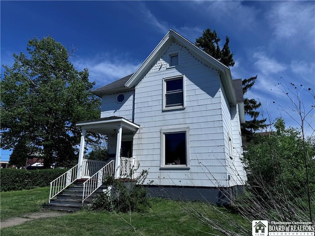 83 E Doughty St, Dunkirk-City, NY 14048 - view of front of home with a front lawn