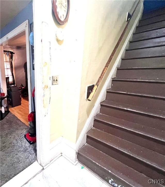 1703 Whitesboro St, Utica, NY 13502 - view of stairs