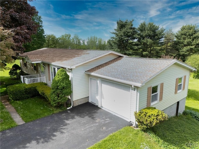 829 Franklin St, Skaneateles, NY 13152 - garage featuring driveway