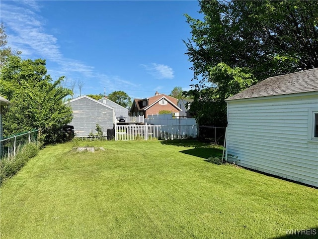 815 91st St, Niagara Falls, NY 14304 - view of yard