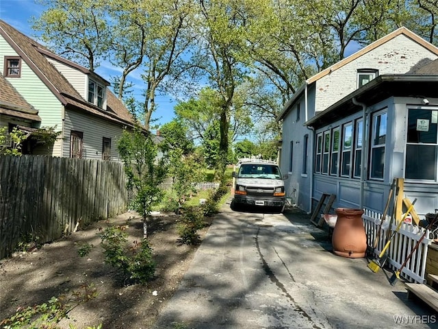 512 Sherman St, Buffalo, NY 14211 - view of side of home with driveway