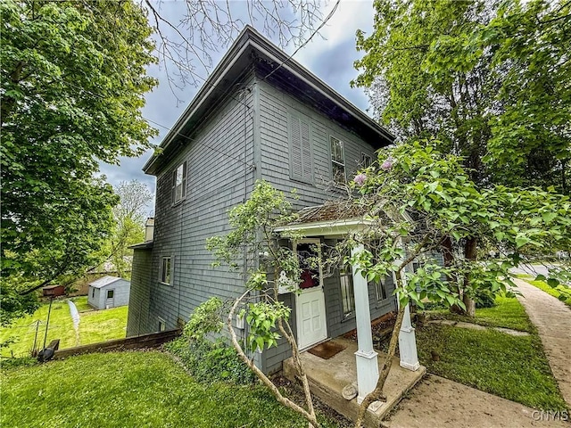 26 Farnham St, Cazenovia, NY 13035 - view of side of home with a yard