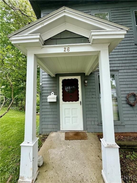 26 Farnham St, Cazenovia, NY 13035 - entrance to property featuring a yard