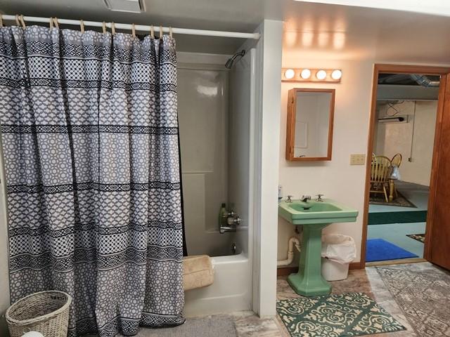 3483 First Fork Rd, Grove Twp, PA 15861 - full bath with shower / bathtub combination with curtain