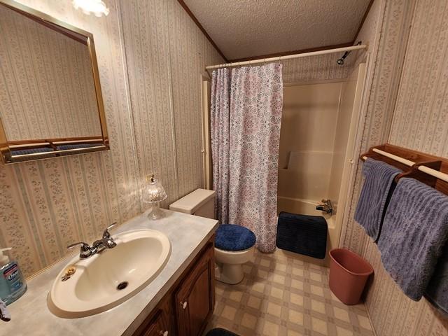 3483 First Fork Rd, Grove Twp, PA 15861 - full bathroom featuring toilet, vanity, shower / bath combination with curtain, a textured ceiling, and wallpapered walls