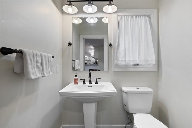 1 Creekside Ln, Pittsford, NY 14618 - bathroom with toilet and baseboards