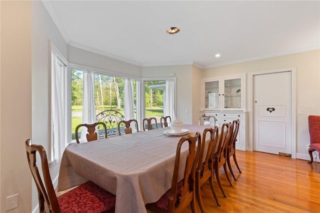 1 Creekside Ln, Pittsford, NY 14618 - dining area with crown molding, light wood-style flooring, recessed lighting, and baseboards