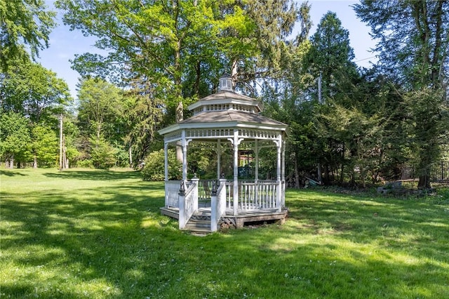 1 Creekside Ln, Pittsford, NY 14618 - view of grassy yard with a gazebo
