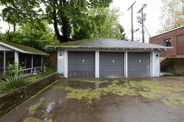 2884 Main St, Buffalo, NY 14214 - view of detached garage