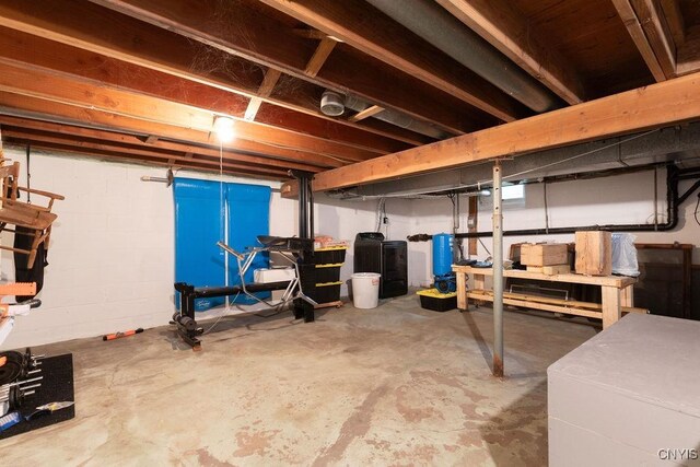 4090 Old Kennedy Rd, Onondaga, NY 13120 - unfinished below grade area with a water pressure tank