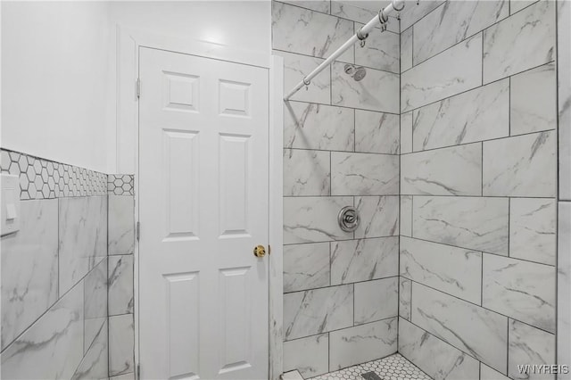 123 6th St, Niagara Falls, NY 14303 - bathroom featuring tiled shower