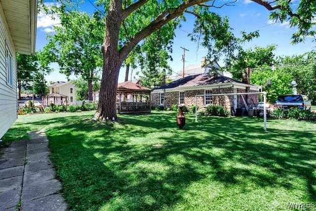 624 Buffalo Ave, Niagara Falls, NY 14303 - view of grassy yard featuring a gazebo