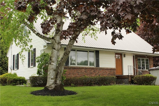 7 Catlin Ave, Paris, NY 13456 - ranch-style home with a front yard and brick siding