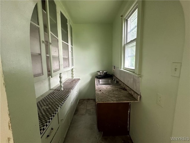 23 Cayuga St, Buffalo, NY 14211 - bar area with a sink and concrete floors