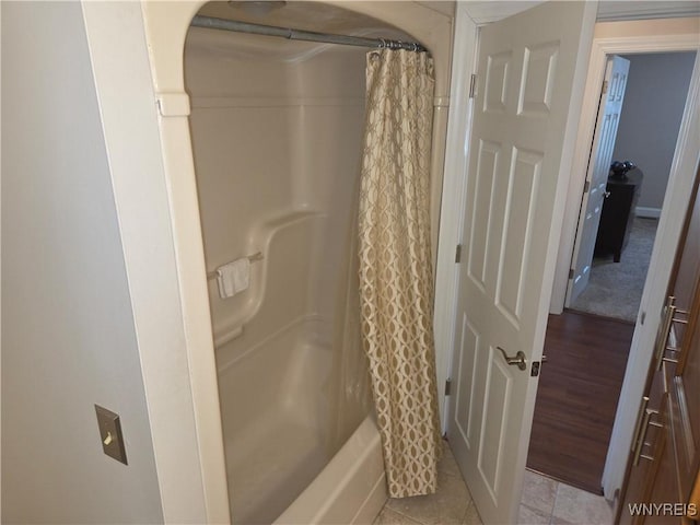 3508 Warner Dr, Grand Island, NY 14072 - full bath with shower / tub combo