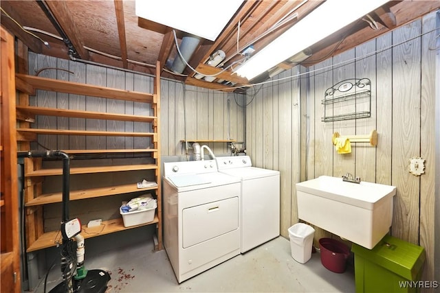 704 Beach Rd, Evans, NY 14006 - laundry area featuring washing machine and clothes dryer
