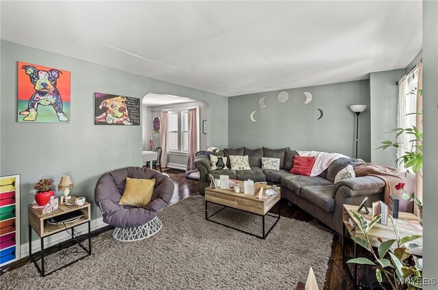 374 Victoria Blvd, Tonawanda-Town, NY 14217 - living area with arched walkways and wood finished floors