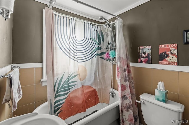 374 Victoria Blvd, Tonawanda-Town, NY 14217 - full bathroom featuring tile walls, shower / bath combo, and toilet