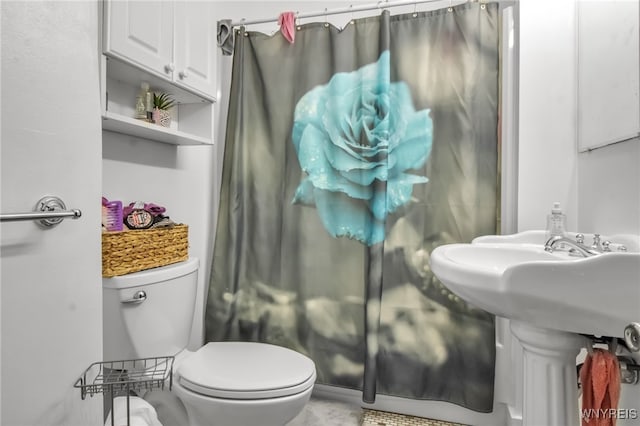 75 N Park Ave, Buffalo, NY 14216 - bathroom featuring toilet and curtained shower